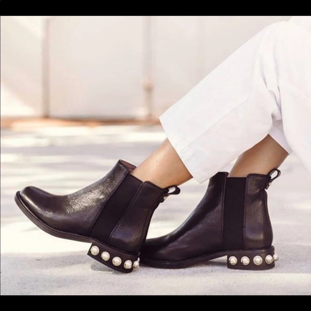 Louse et Cie- Leather Ankle Booties Chelsea pearl